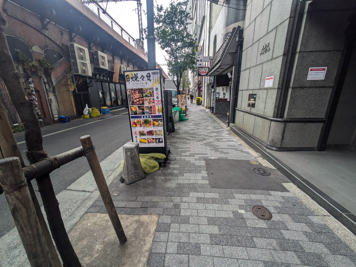 v20251011150702/fresh/building/J00100373774_9