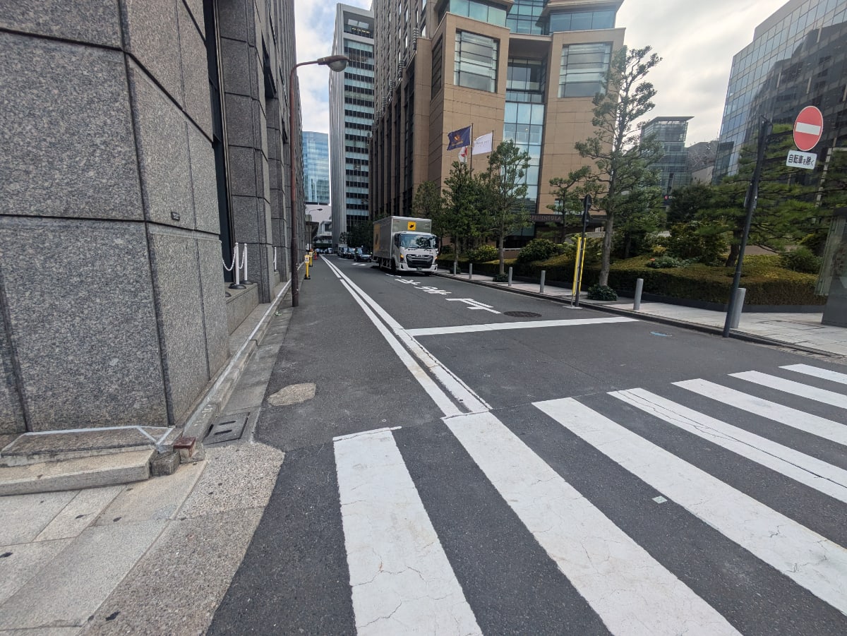 v20251011150702/fresh/building/J00100390699_11