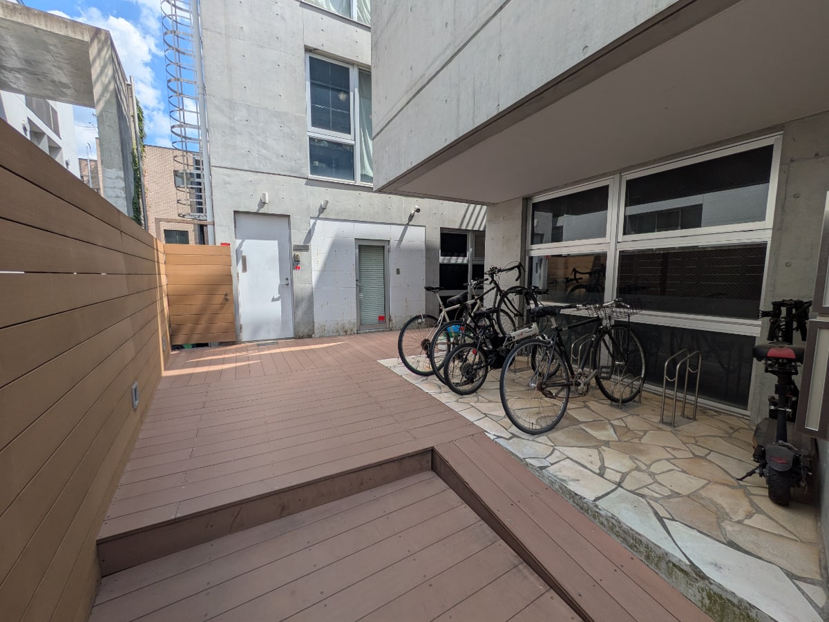 v20251011150702/fresh/building/J00100403364_7