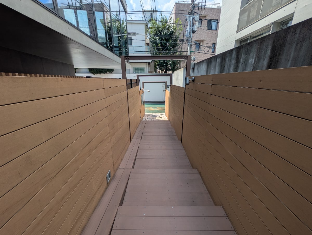v20251011150702/fresh/building/J00100403364_8