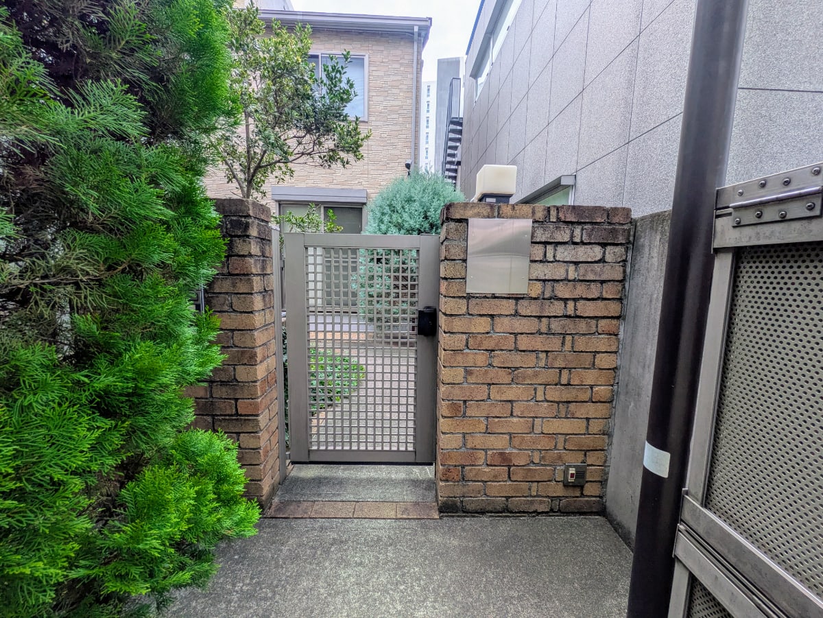 v20251011150702/fresh/building/J00100417625_21