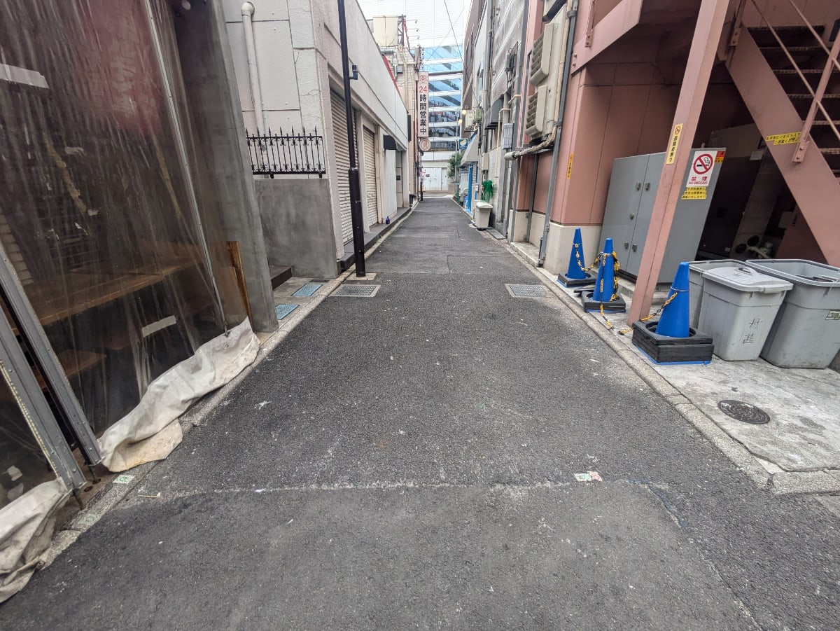 v20251011150702/fresh/building/J00100418990_12