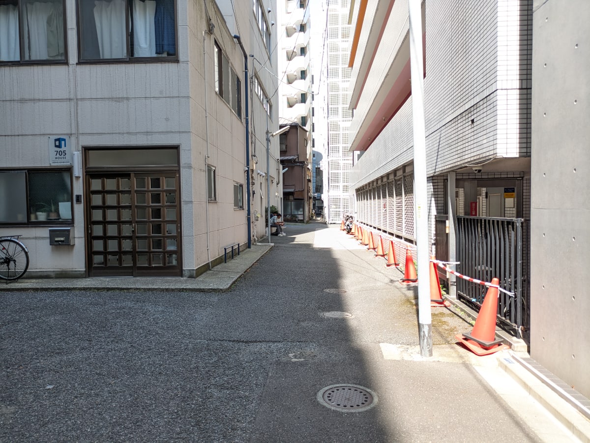 v20251011150702/fresh/building/J00100425313_2