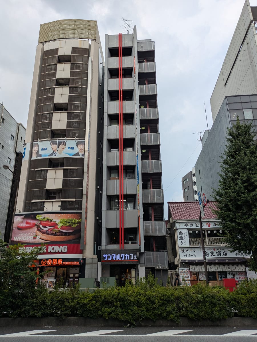 v20251011150702/fresh/building/J00100493951_1