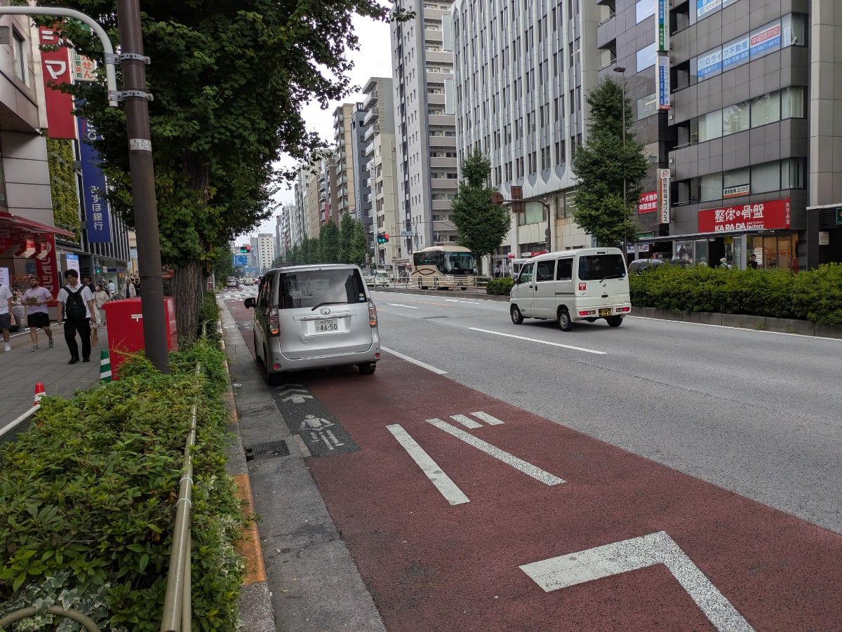 v20251011150702/fresh/building/J00100493951_2