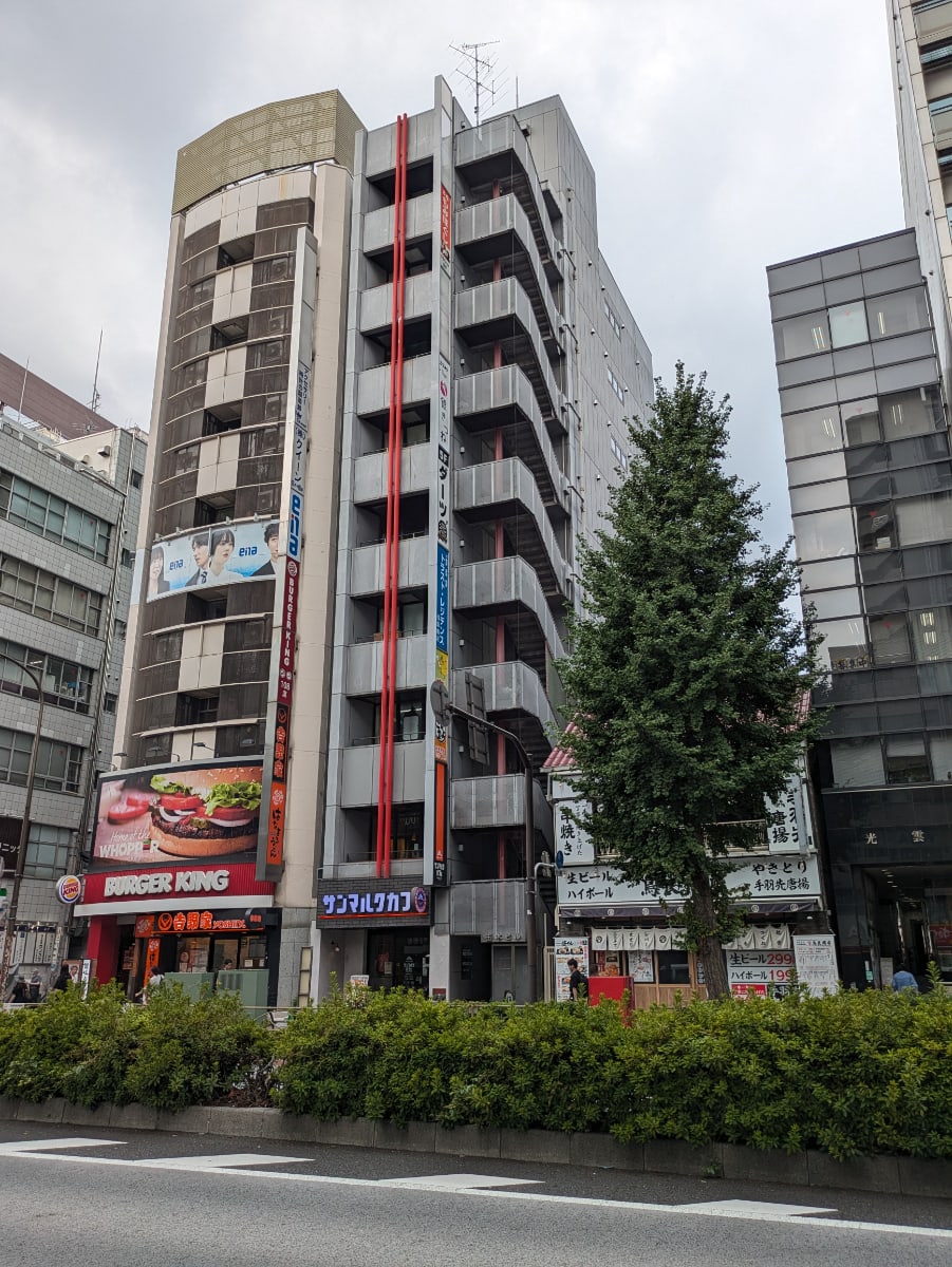 v20251011150702/fresh/building/J00100493951_8