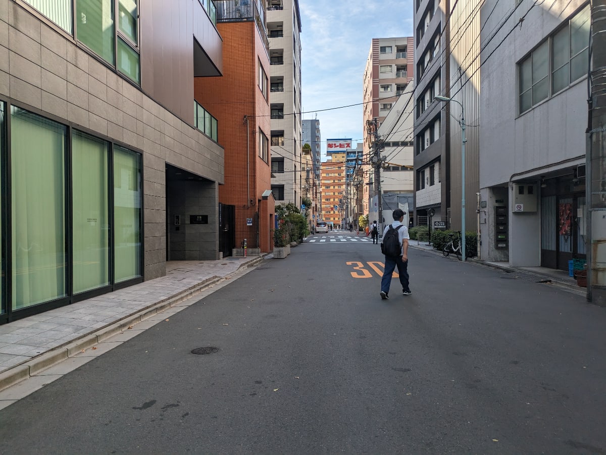 v20251011150702/fresh/building/J00100499221_21