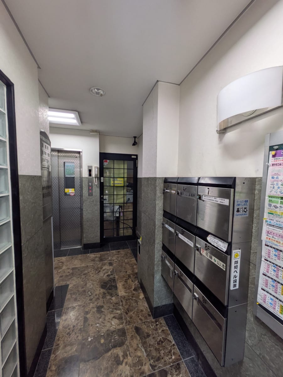 v20251011150702/fresh/building/J00100608232_15