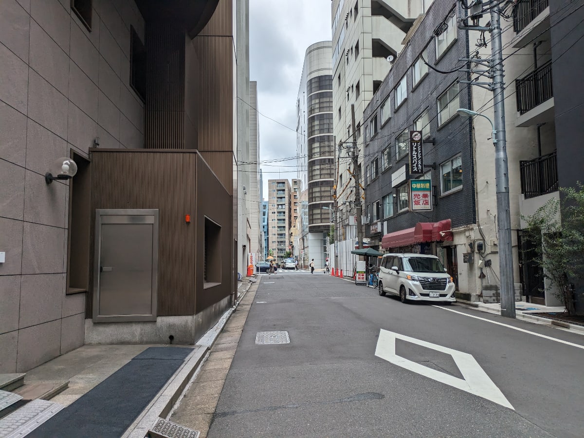 v20251012150813/fresh/building/J00100357305_15