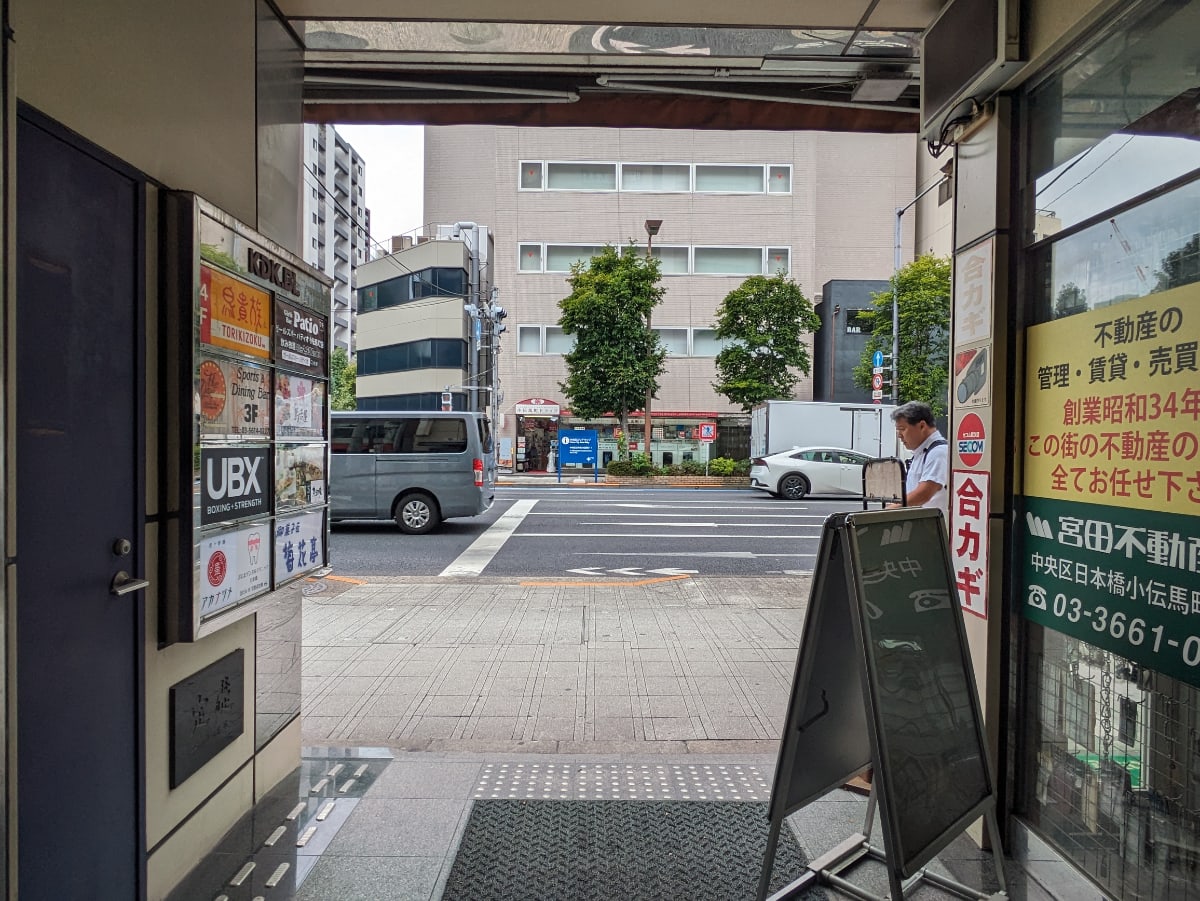 v20251012150813/fresh/building/J00100357306_17