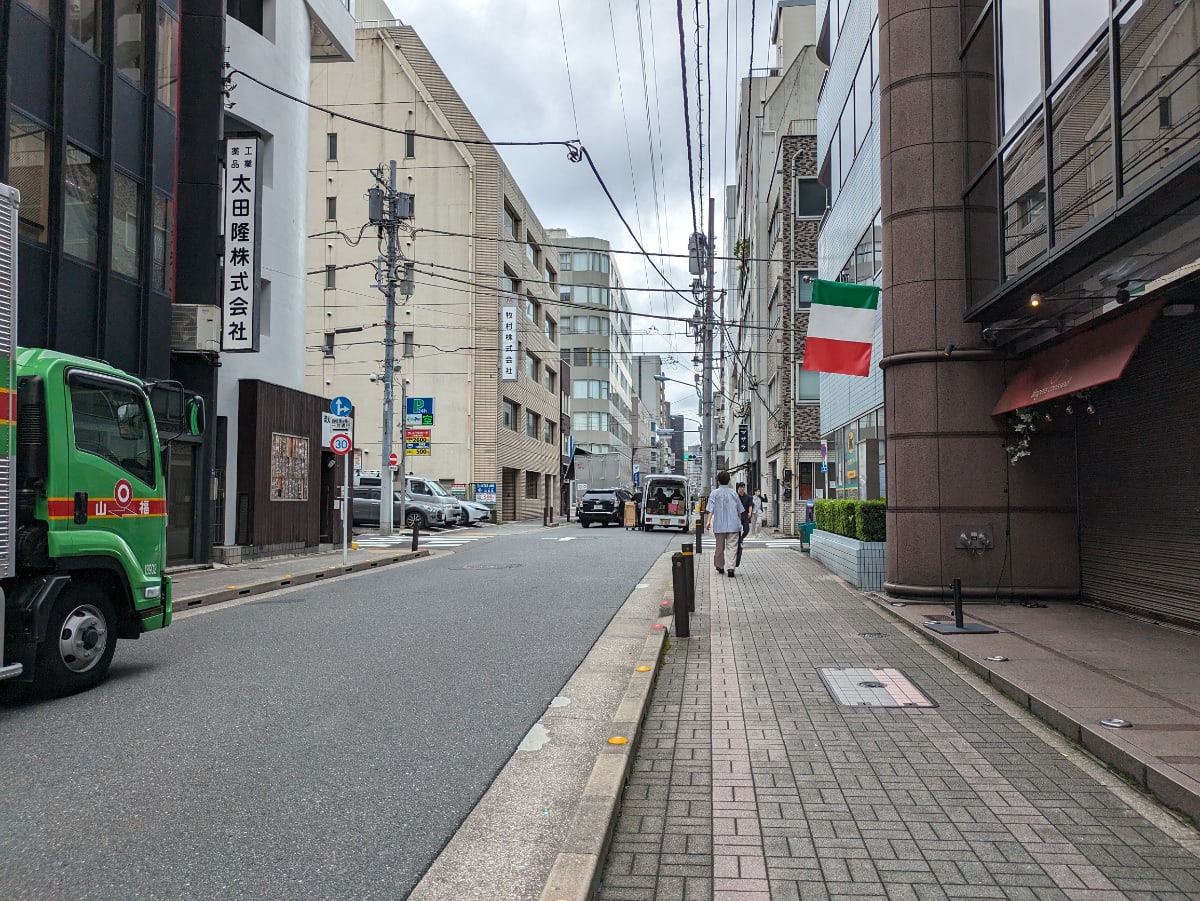 v20251012150813/fresh/building/J00100382857_17