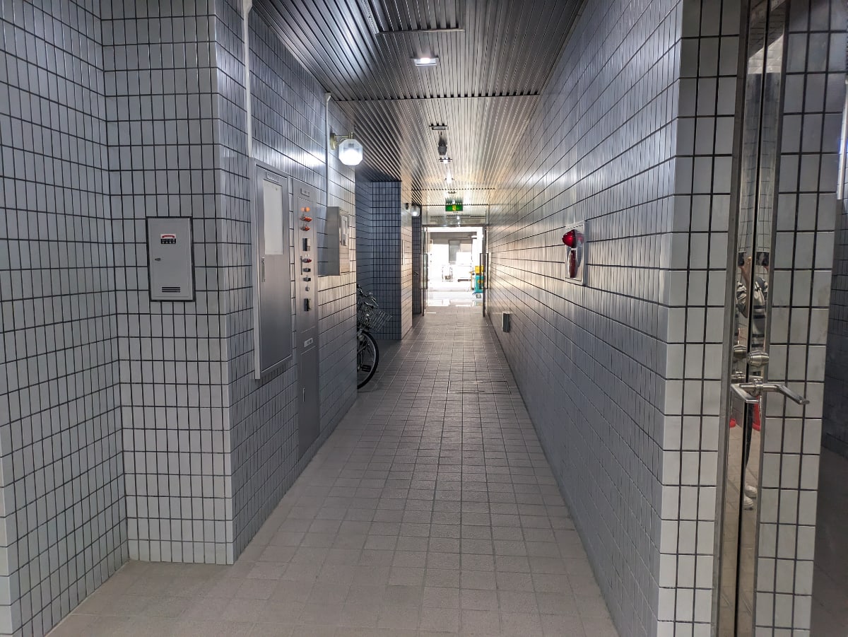 v20251012150813/fresh/building/J00100382904_14