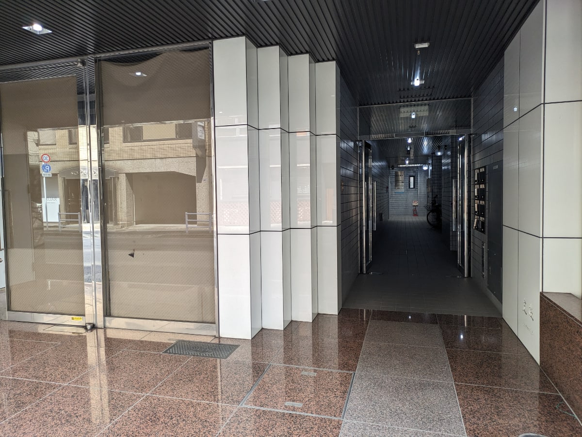 v20251012150813/fresh/building/J00100382904_3