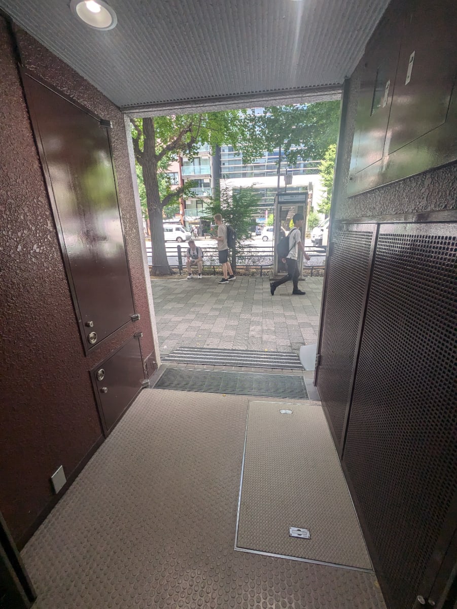 v20251012150813/fresh/building/J00100382993_13