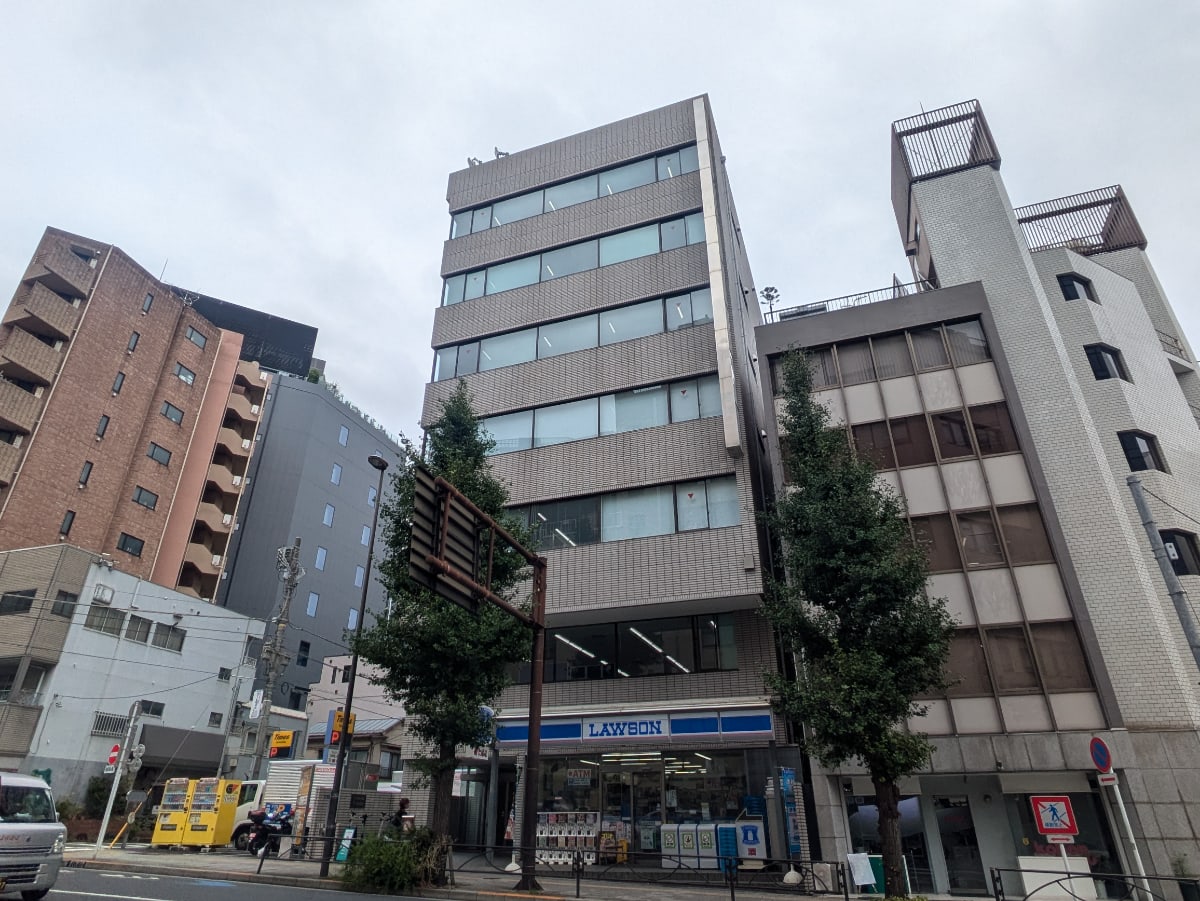 v20251012150813/fresh/building/J00100383024_17