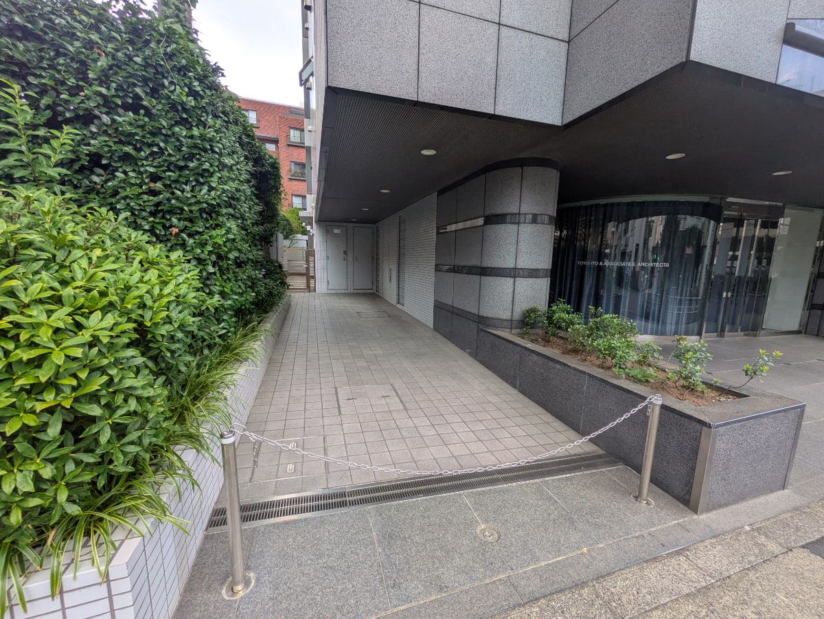 v20251012150813/fresh/building/J00100385332_9