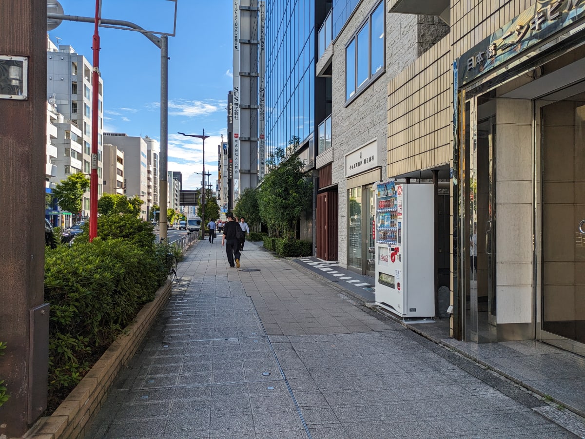 v20251012150813/fresh/building/J00100388693_2