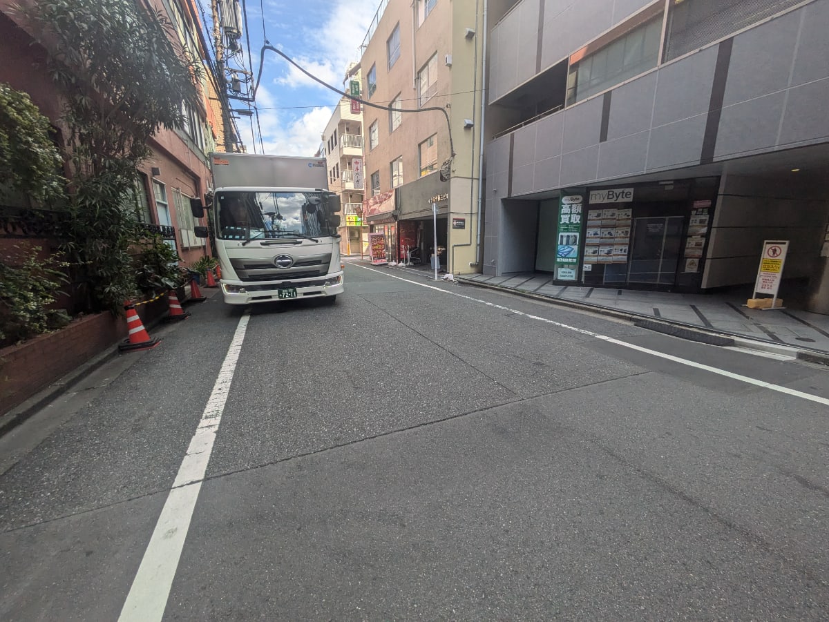 v20251012150813/fresh/building/J00100389567_17