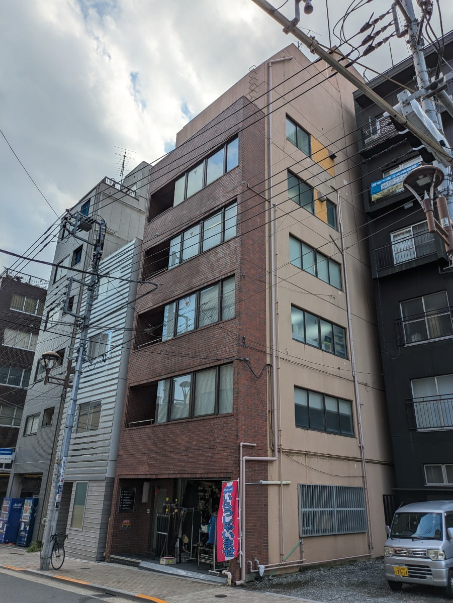 v20251012150813/fresh/building/J00100393048_8