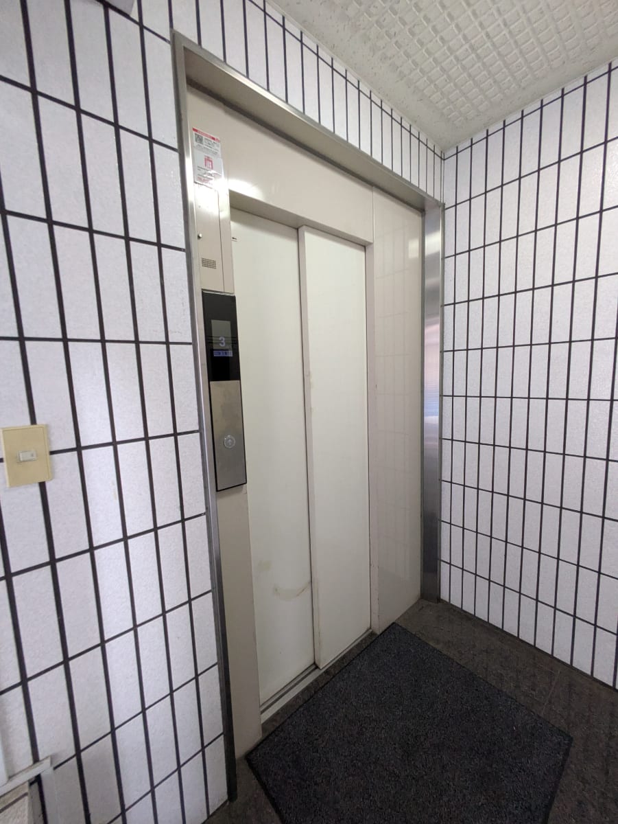 v20251012150813/fresh/building/J00100393742_4