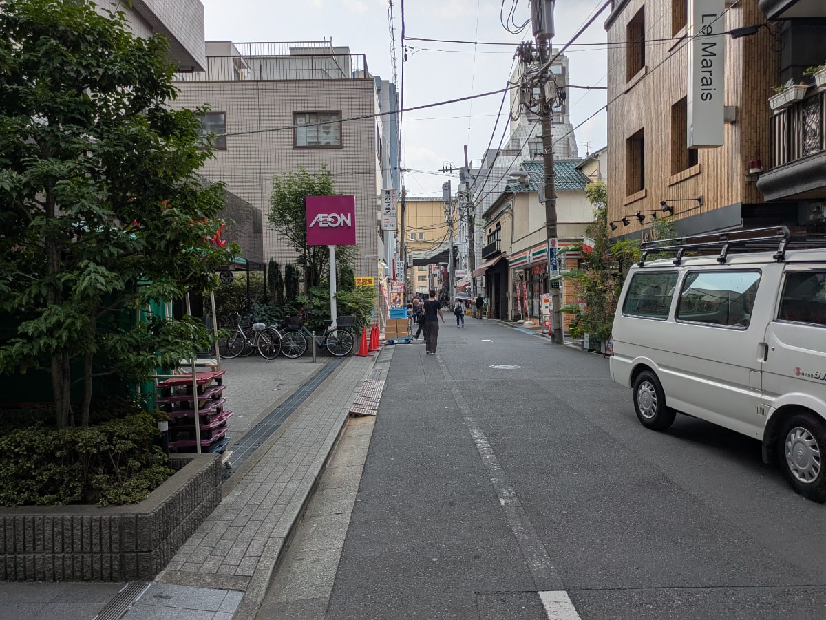 v20251012150813/fresh/building/J00100494402_2