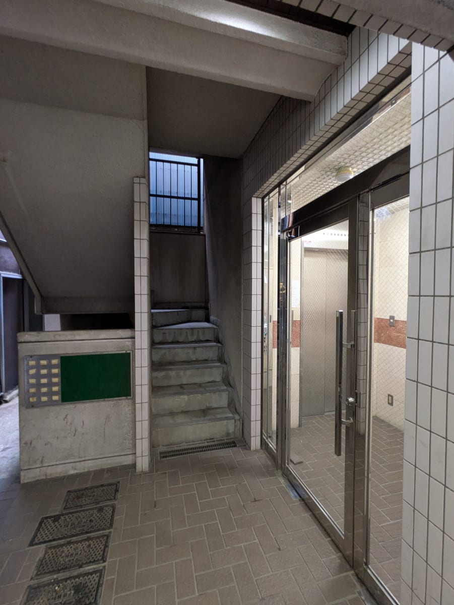 v20251012150813/fresh/building/J00100495998_12