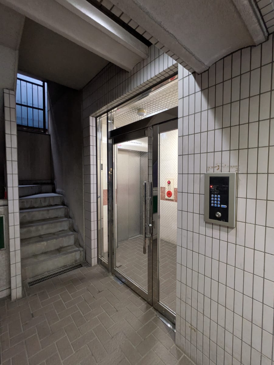 v20251012150813/fresh/building/J00100495998_4