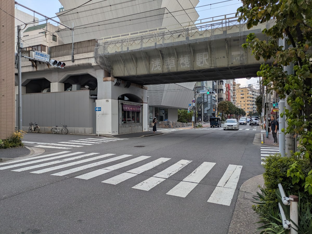 v20251012150813/fresh/building/J00100510700_15