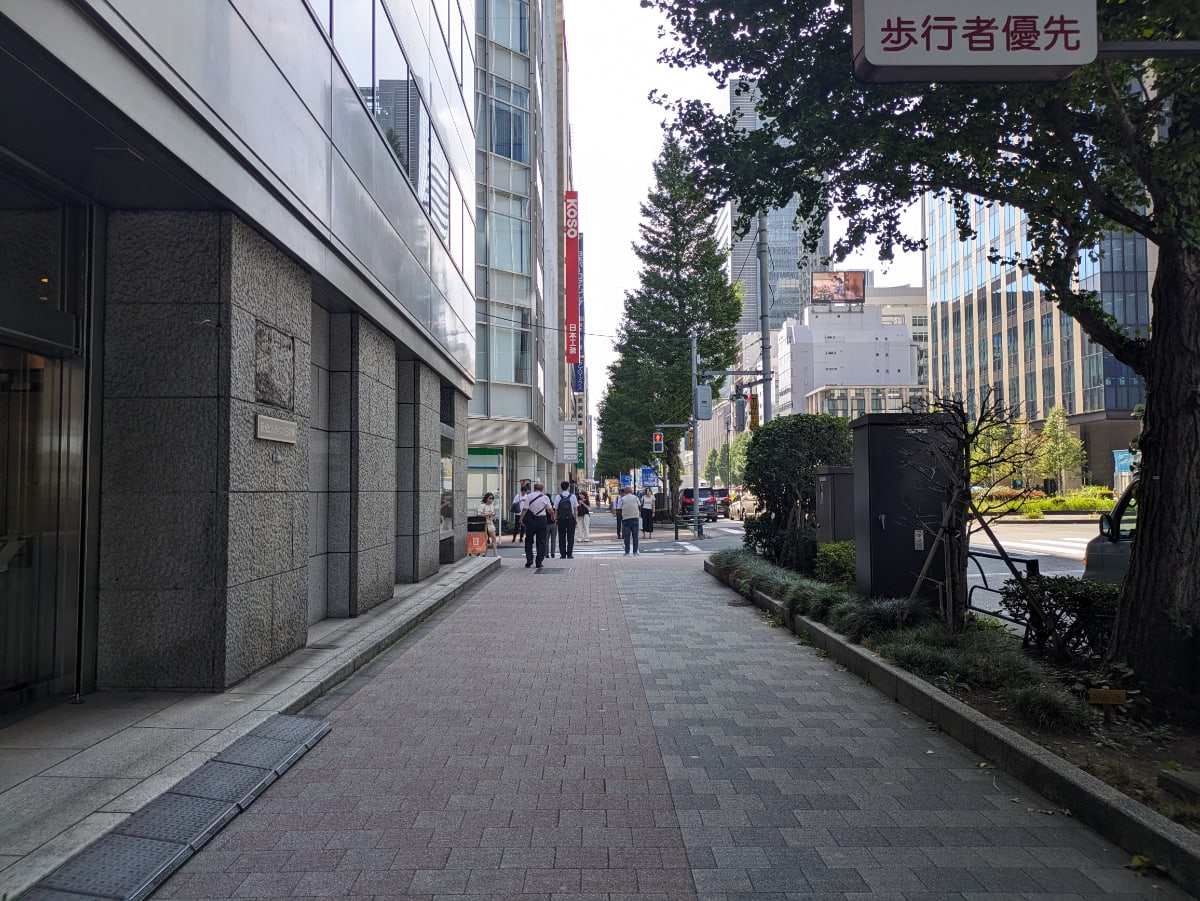 v20251013150705/fresh/building/J00100357320_16