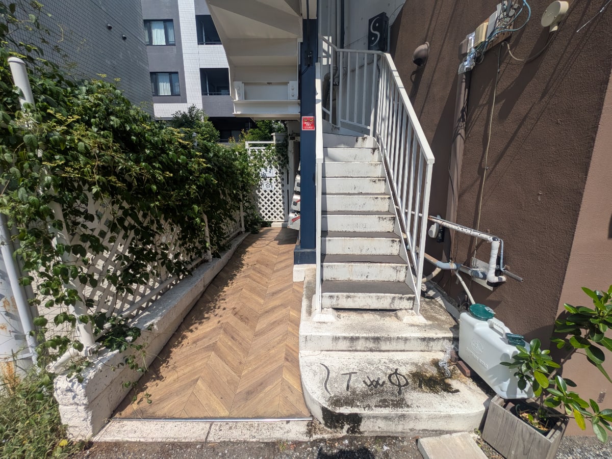 v20251013150705/fresh/building/J00100359557_3