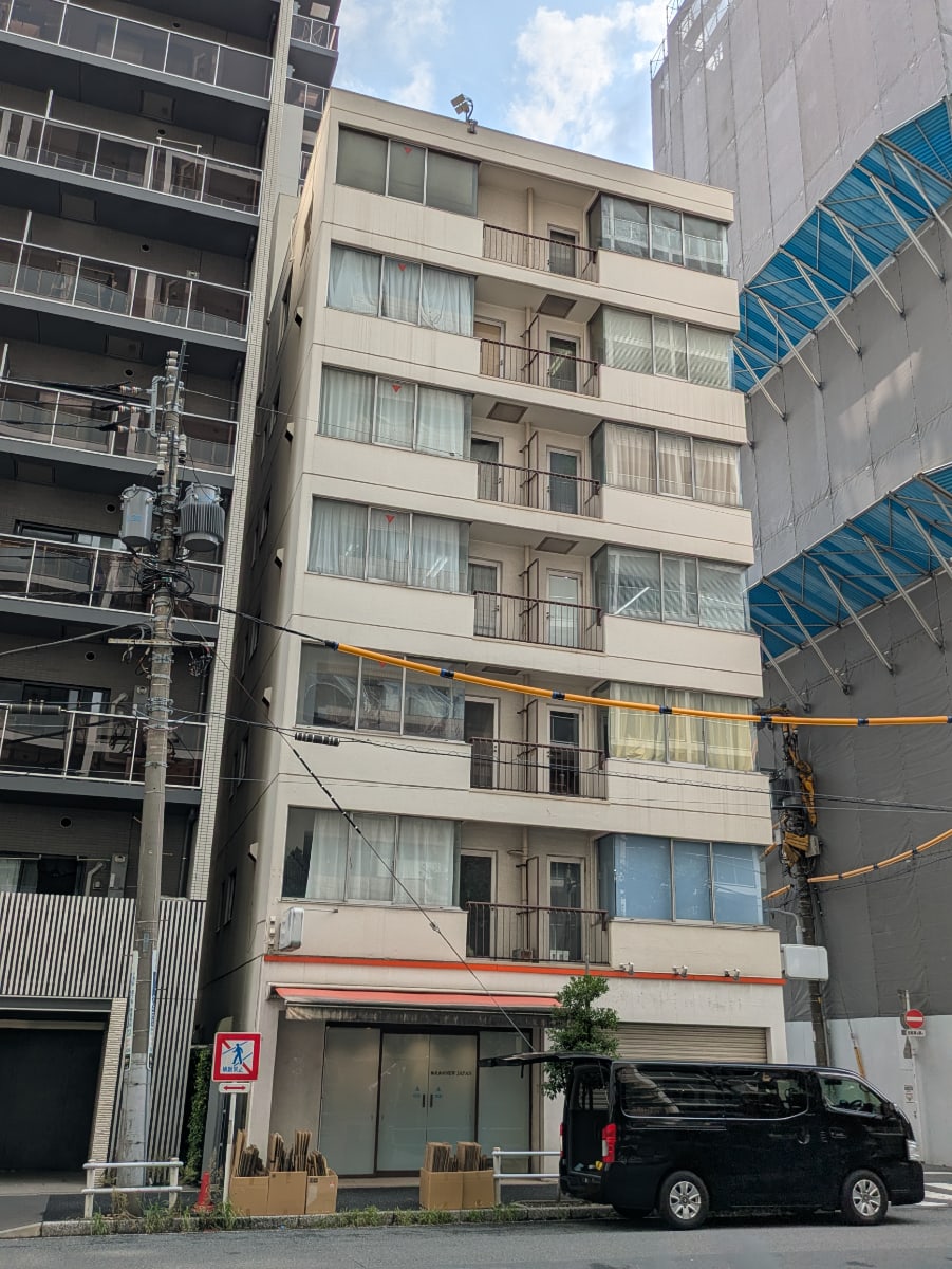v20251013150705/fresh/building/J00100379211_6