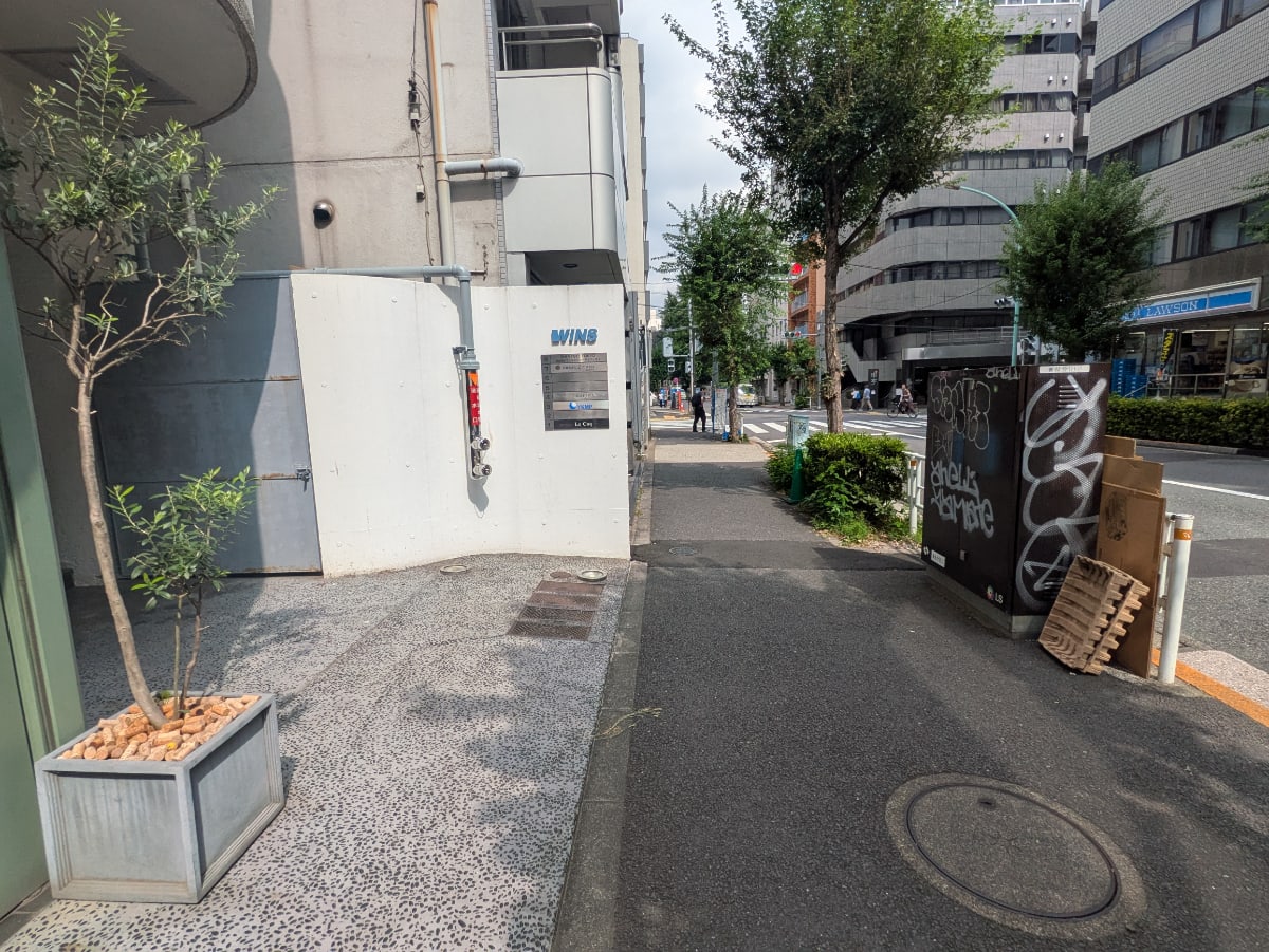 v20251013150705/fresh/building/J00100387775_17