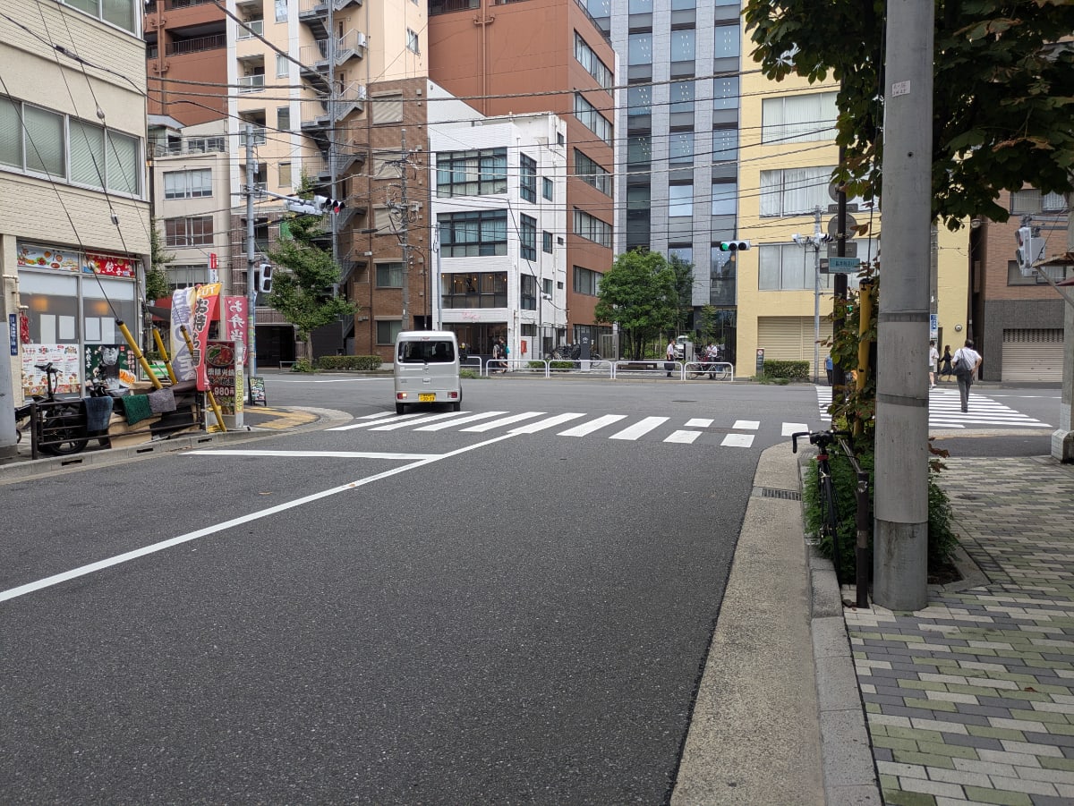 v20251013150705/fresh/building/J00100398242_11