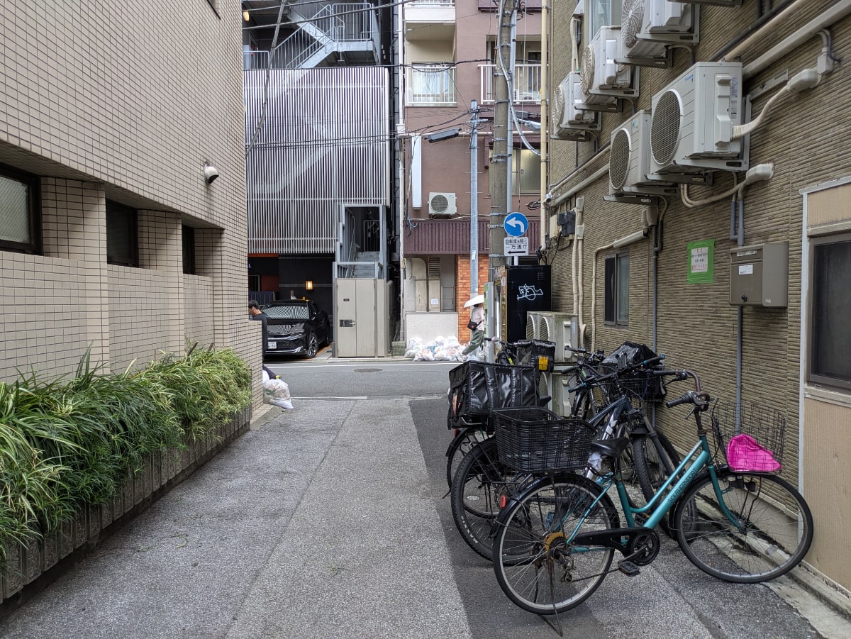 v20251013150705/fresh/building/J00100416696_12