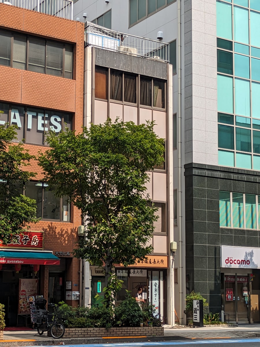 v20251013150705/fresh/building/J00100483204_9