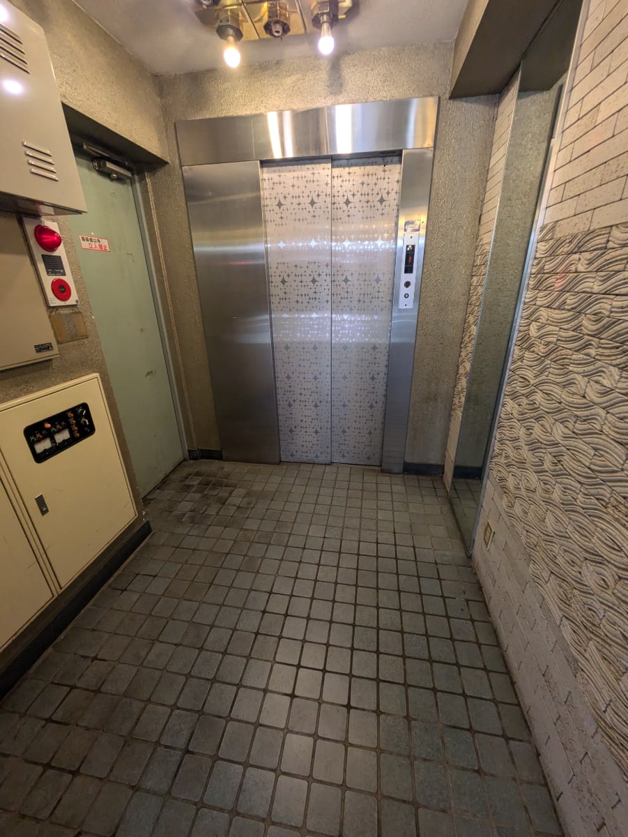 v20251014150839/fresh/building/J00100369023_4
