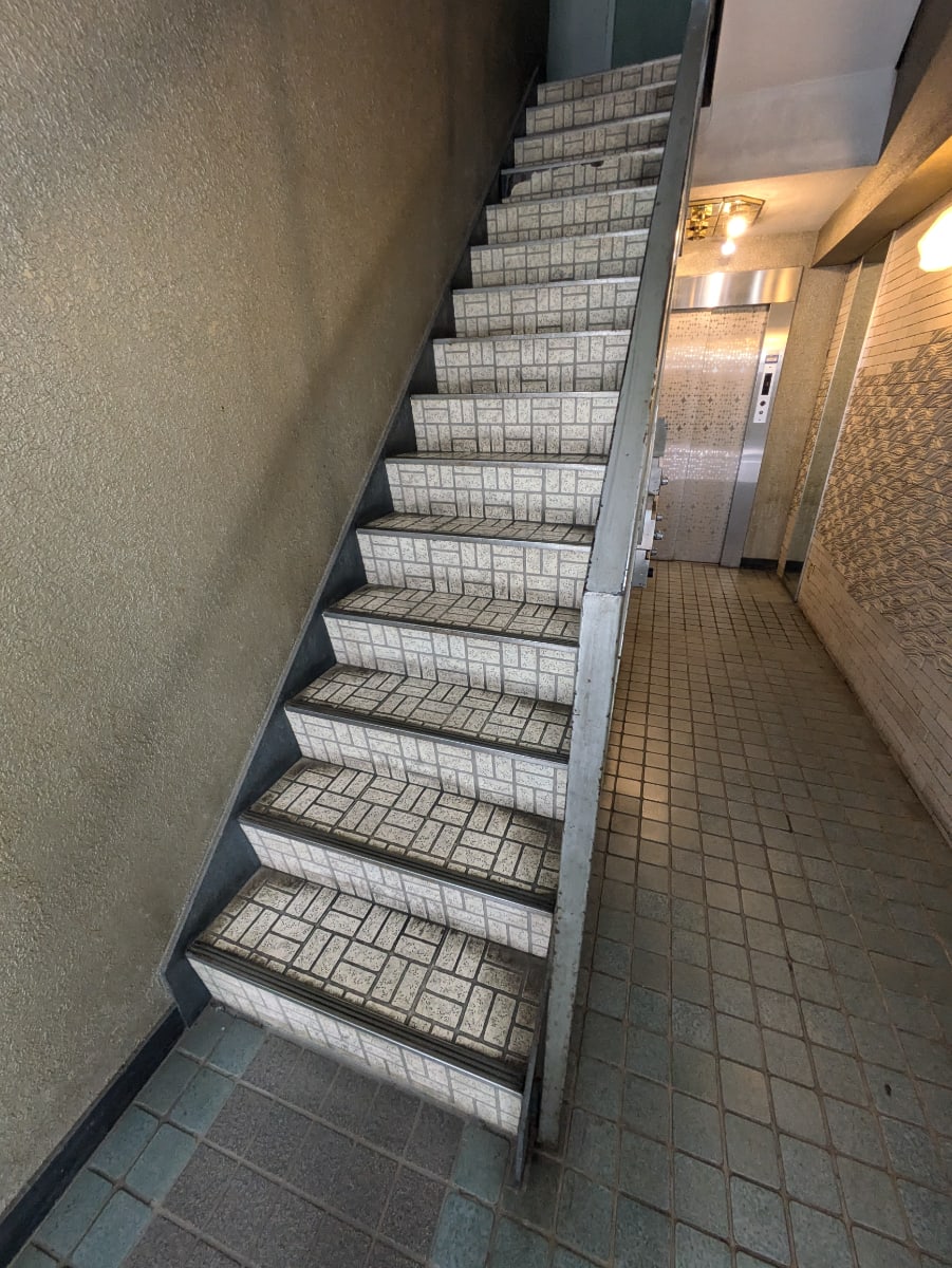 v20251014150839/fresh/building/J00100369023_9