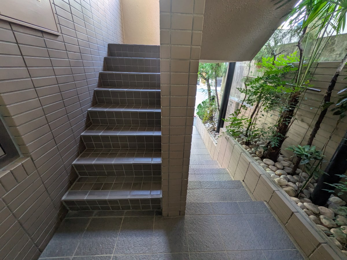 v20251014150839/fresh/building/J00100374741_10