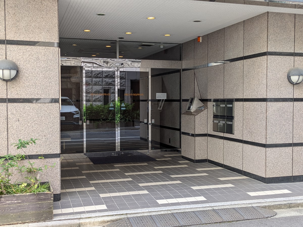 v20251014150839/fresh/building/J00100379326_10