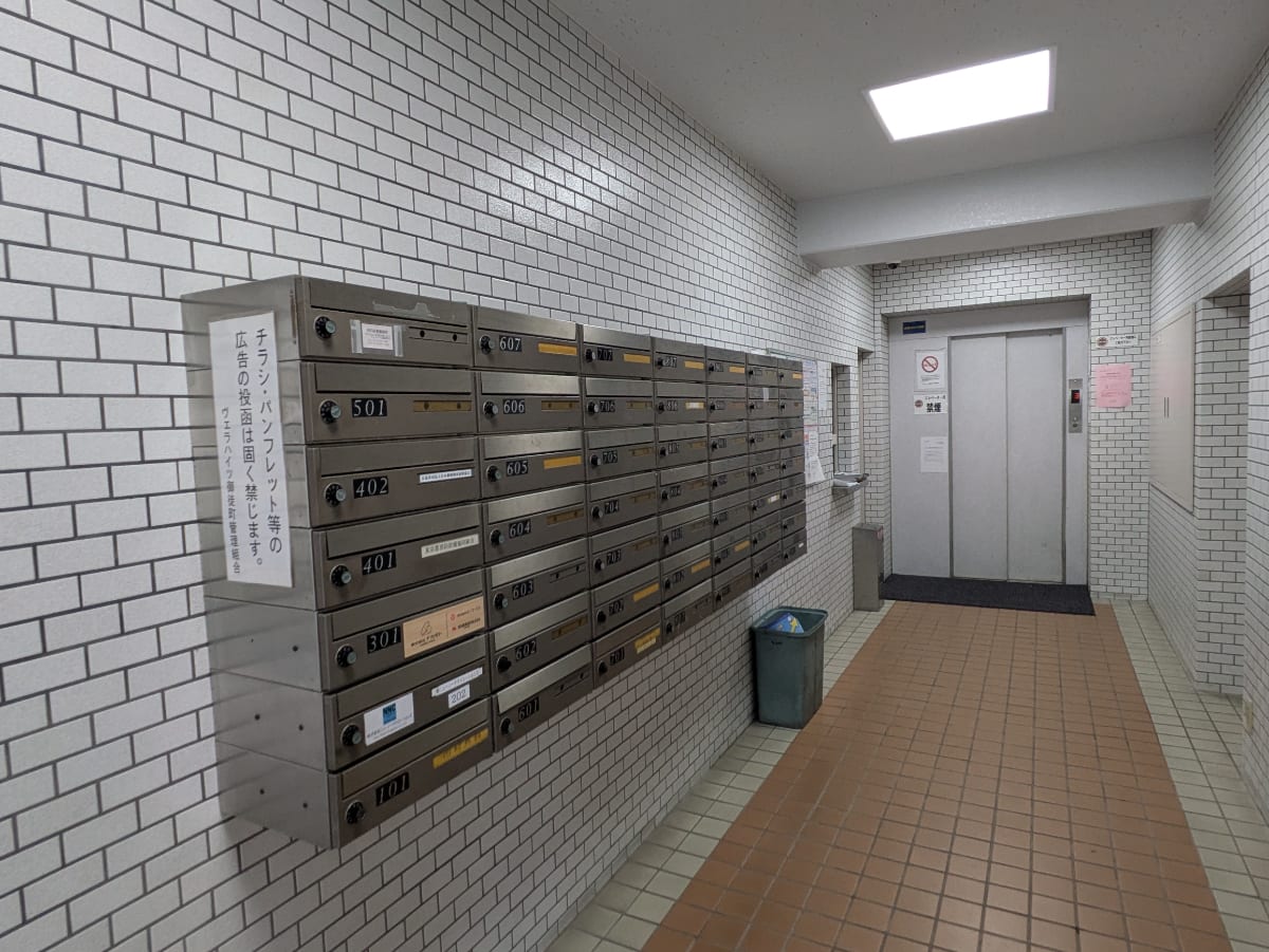 v20251014150839/fresh/building/J00100380302_12