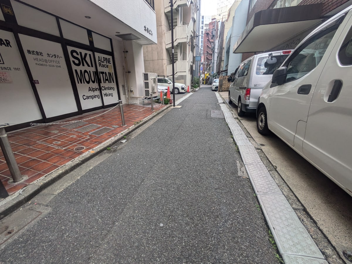 v20251014150839/fresh/building/J00100382720_14
