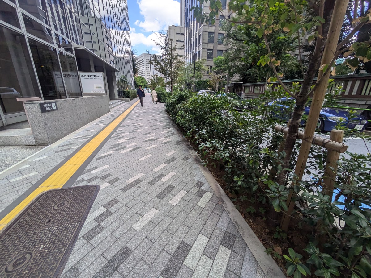 v20251014150839/fresh/building/J00100384386_11