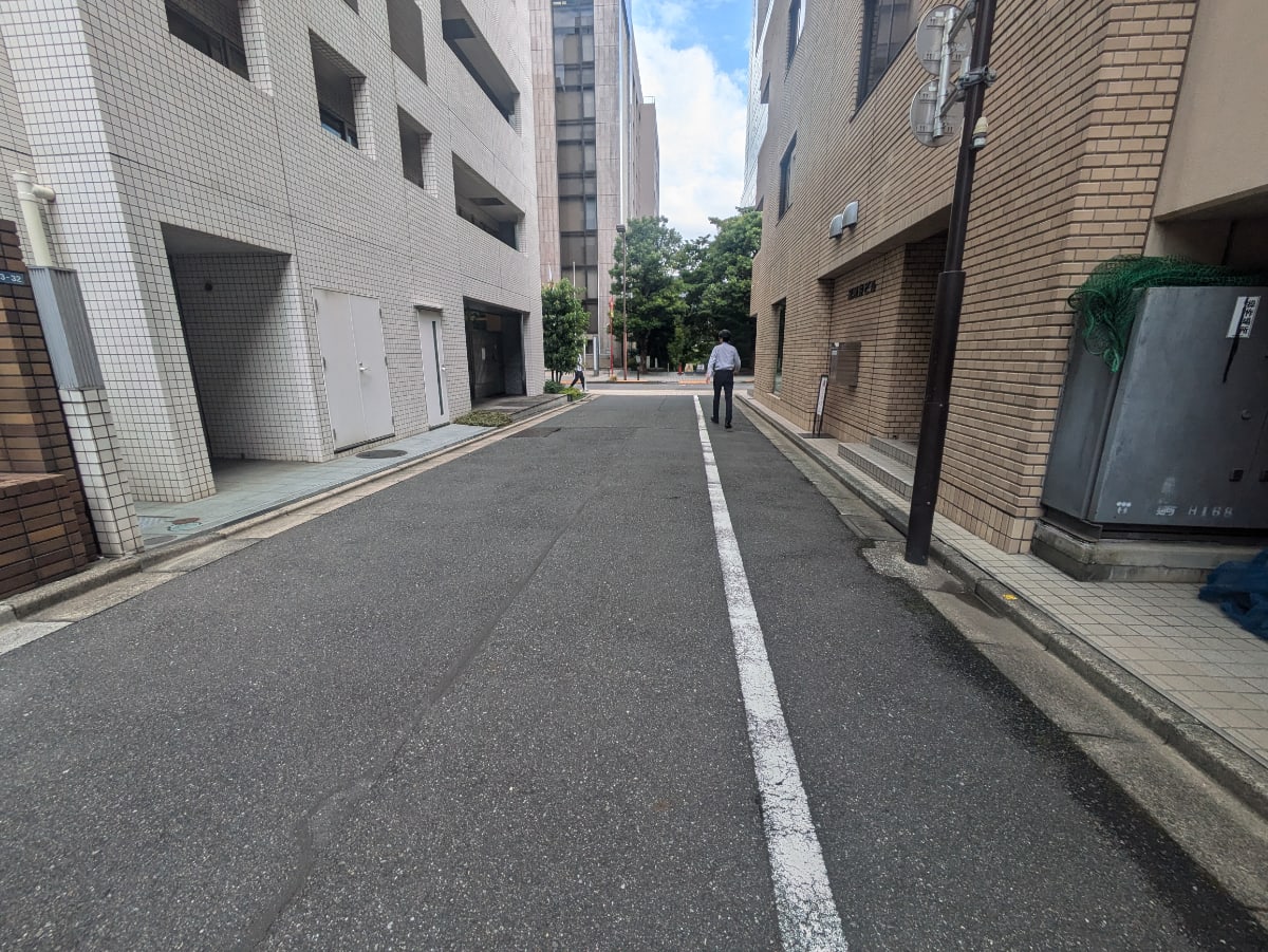v20251014150839/fresh/building/J00100394431_12