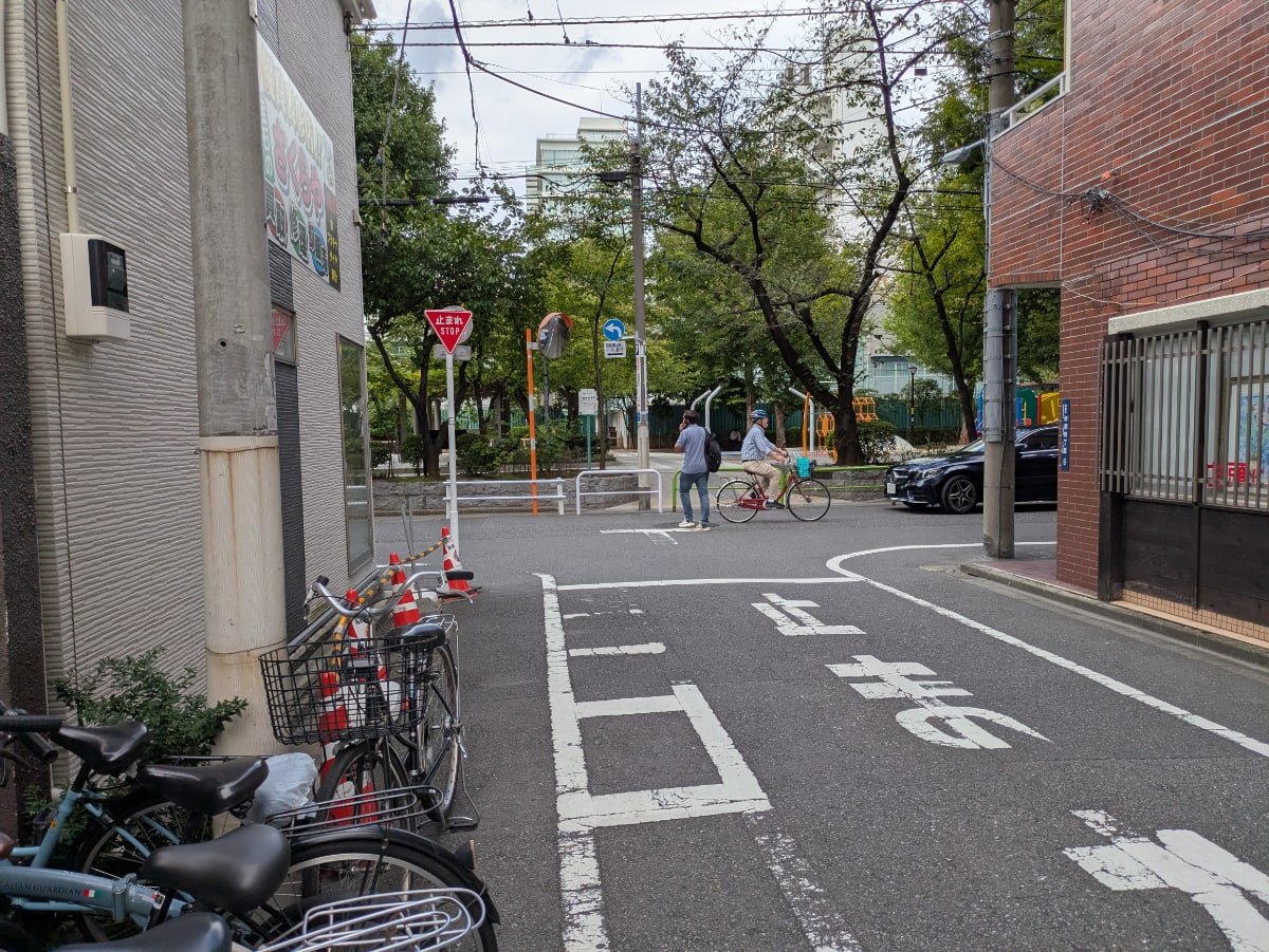 v20251014150839/fresh/building/J00100403433_16