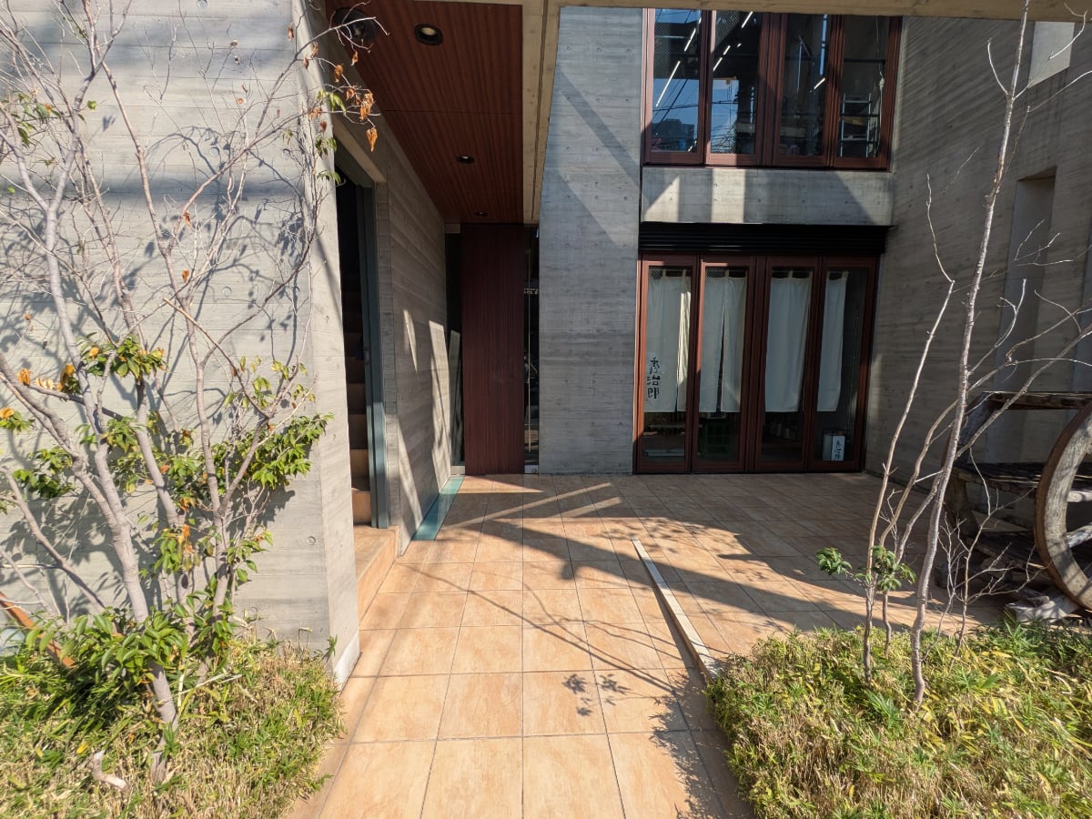 v20251014150839/fresh/building/J00100430366_3