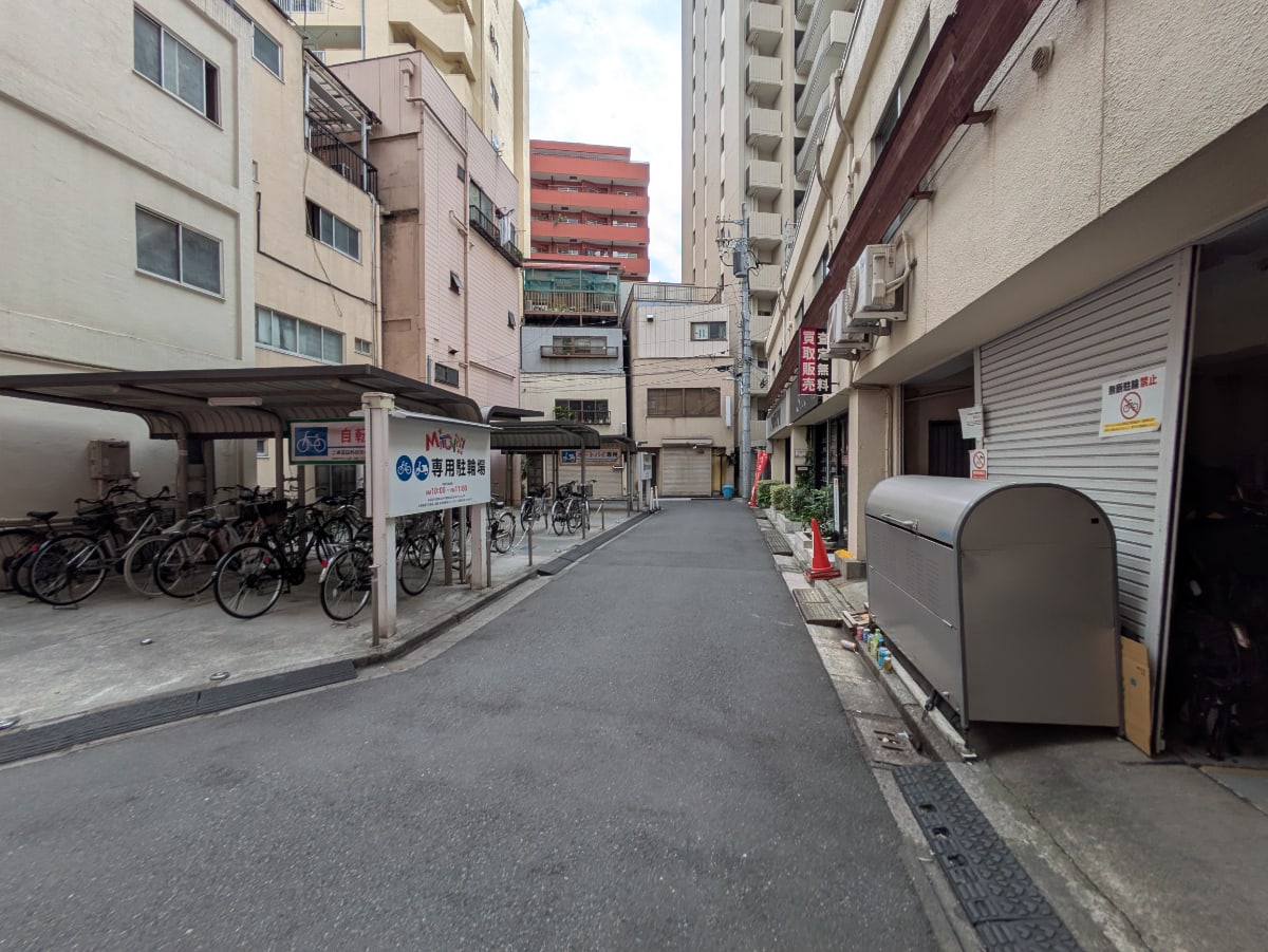 v20251014150839/fresh/building/J00100469898_21