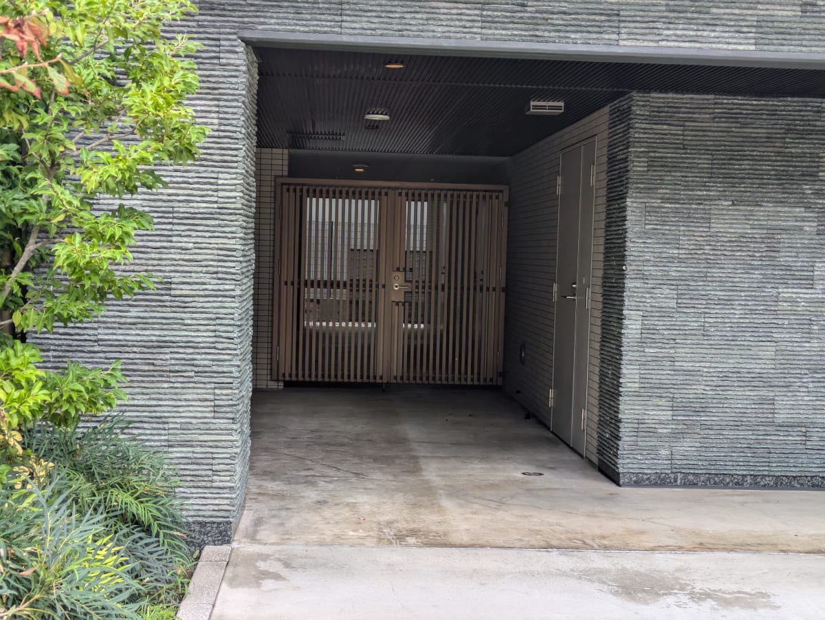 v20251014150839/fresh/building/J00100478945_3