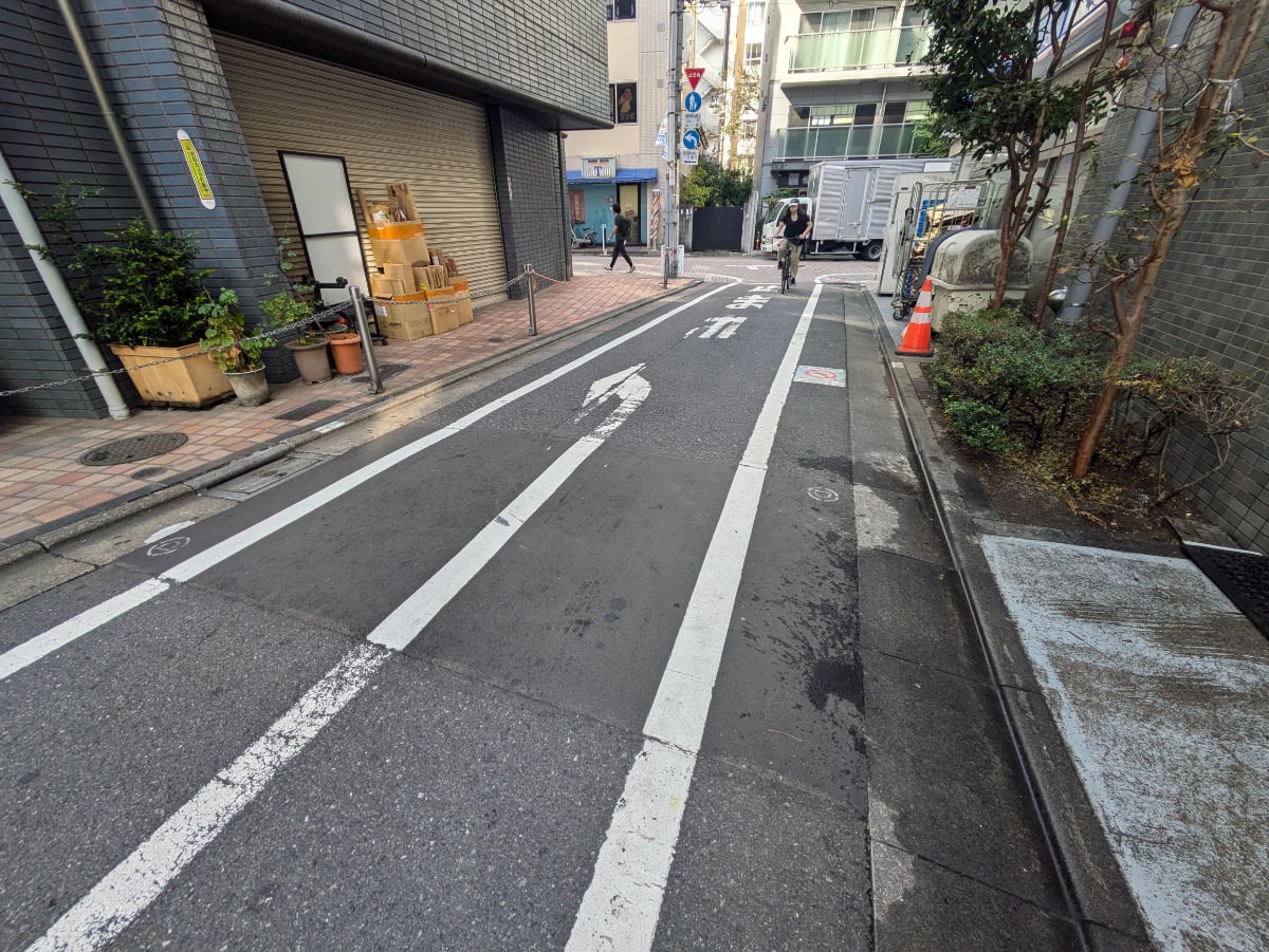 v20251016150709/fresh/building/J00100389198_9