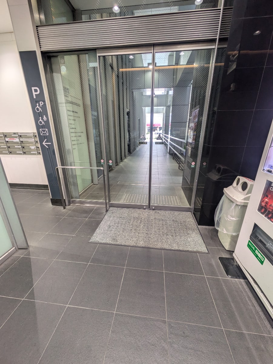 v20251016150709/fresh/building/J00100396242_14