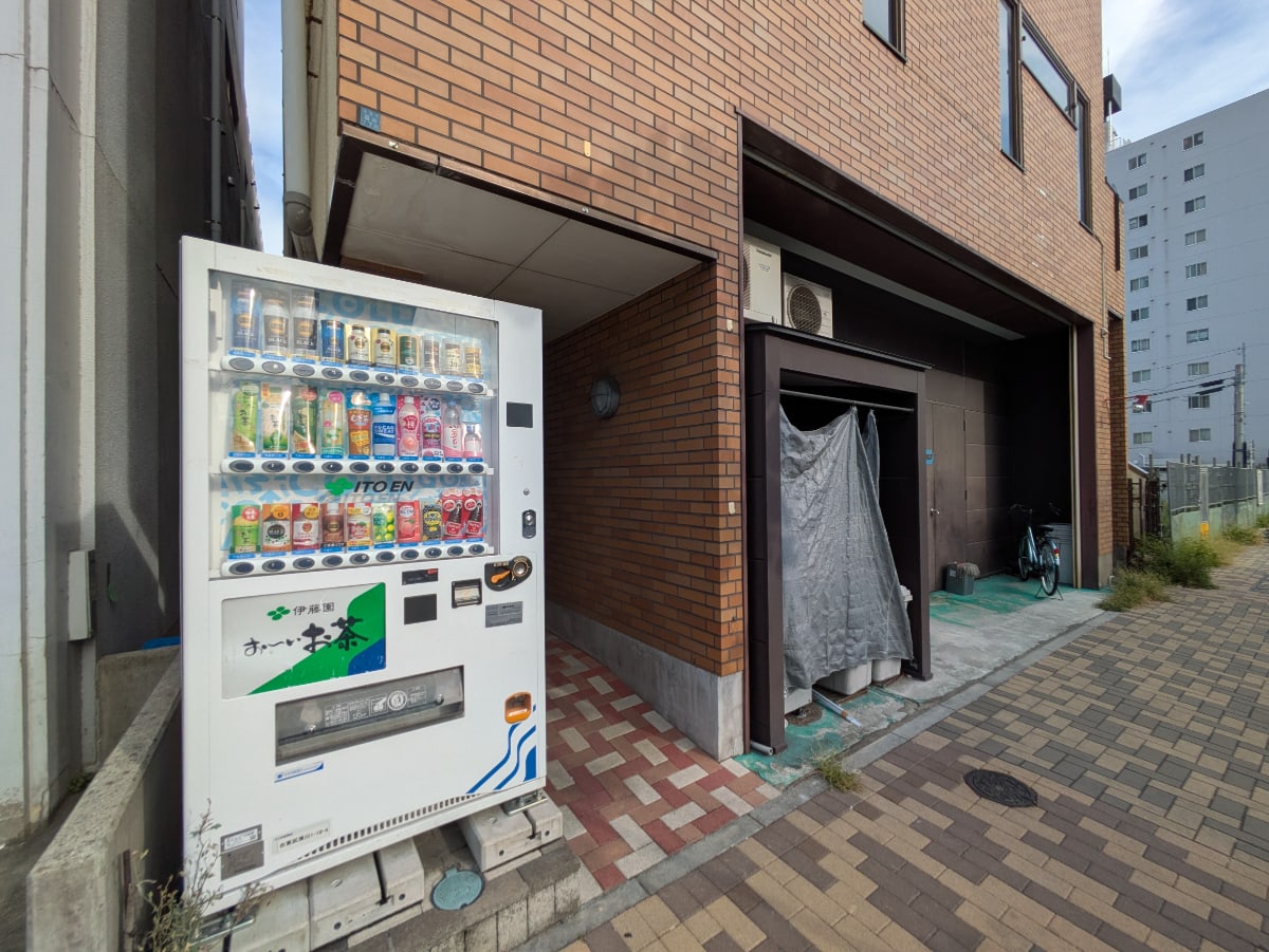v20251016150710/fresh/building/J00100394306_9